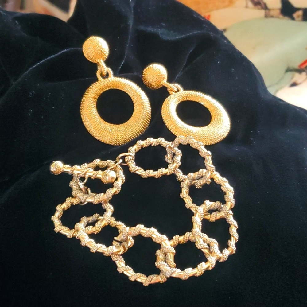 Classy gold earrings and bracelet set